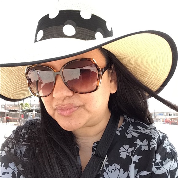 Meet your Posher, Ana - Picture 2 of 4